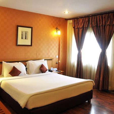 Indismart Hotel Kolkata Luaran gambar