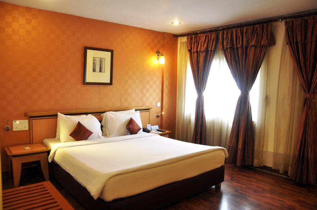 Indismart Hotel Kolkata Luaran gambar