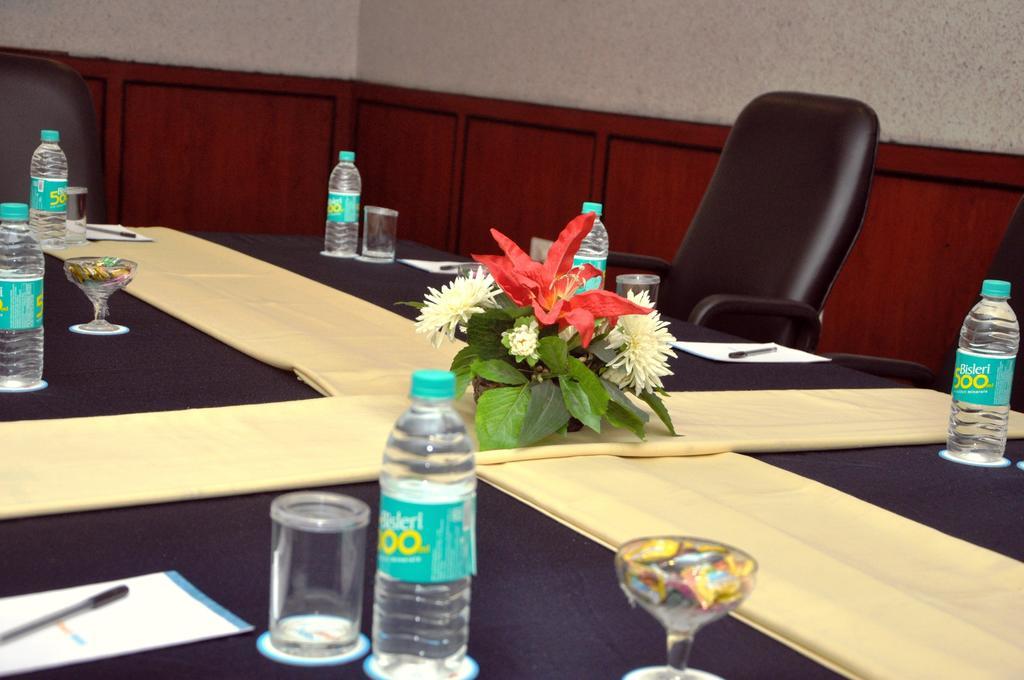 Indismart Hotel Kolkata Luaran gambar