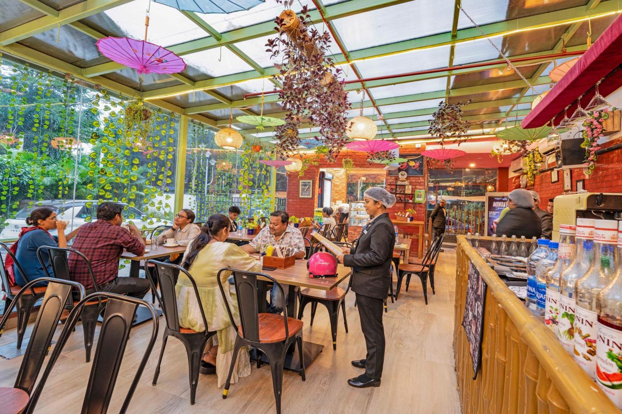 Indismart Hotel Kolkata Luaran gambar
