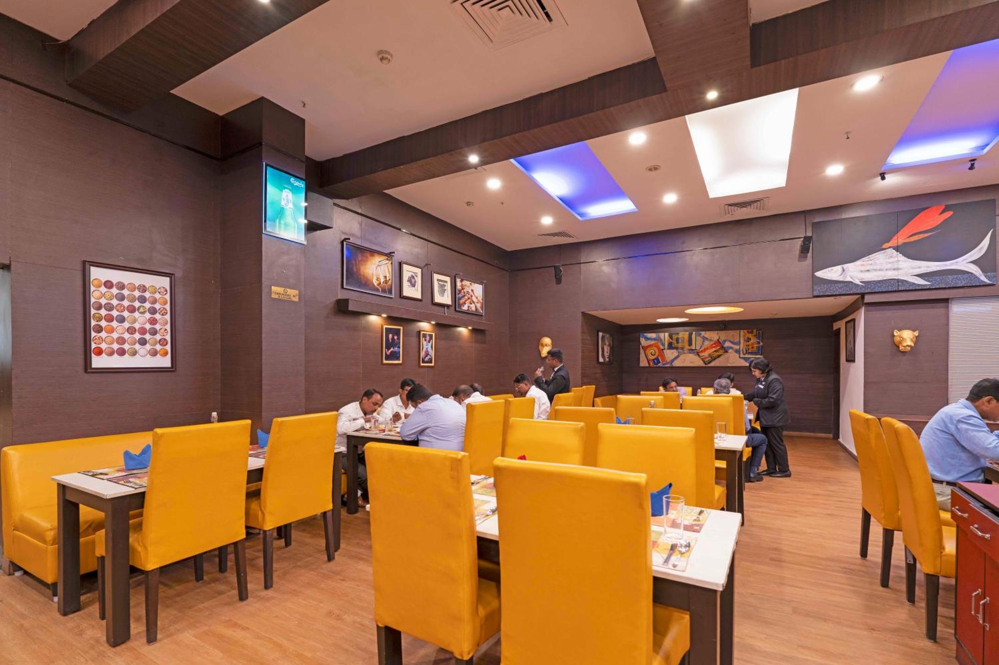 Indismart Hotel Kolkata Luaran gambar