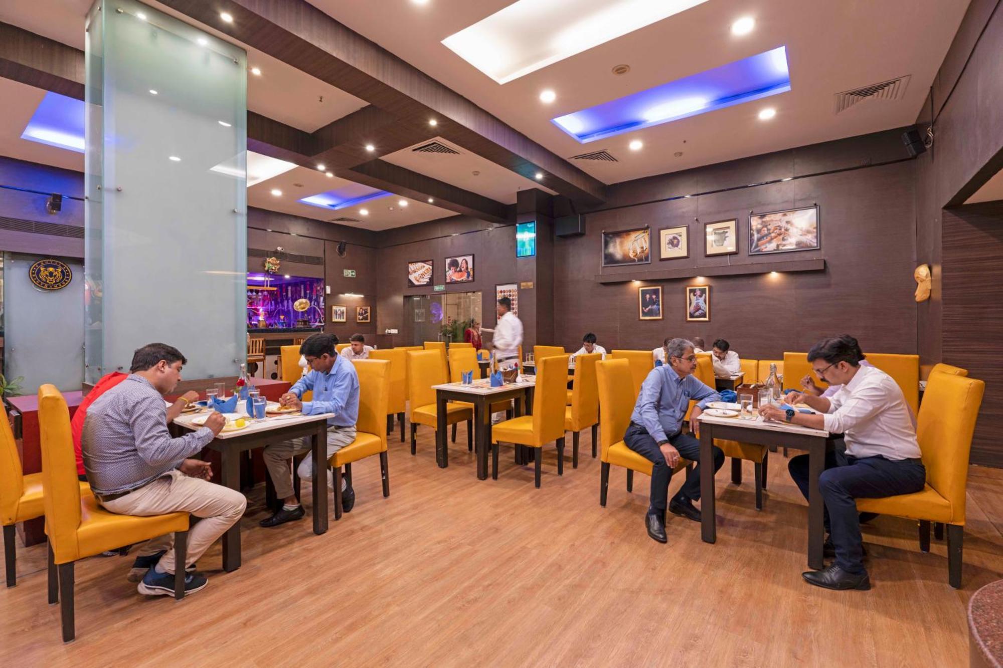 Indismart Hotel Kolkata Luaran gambar
