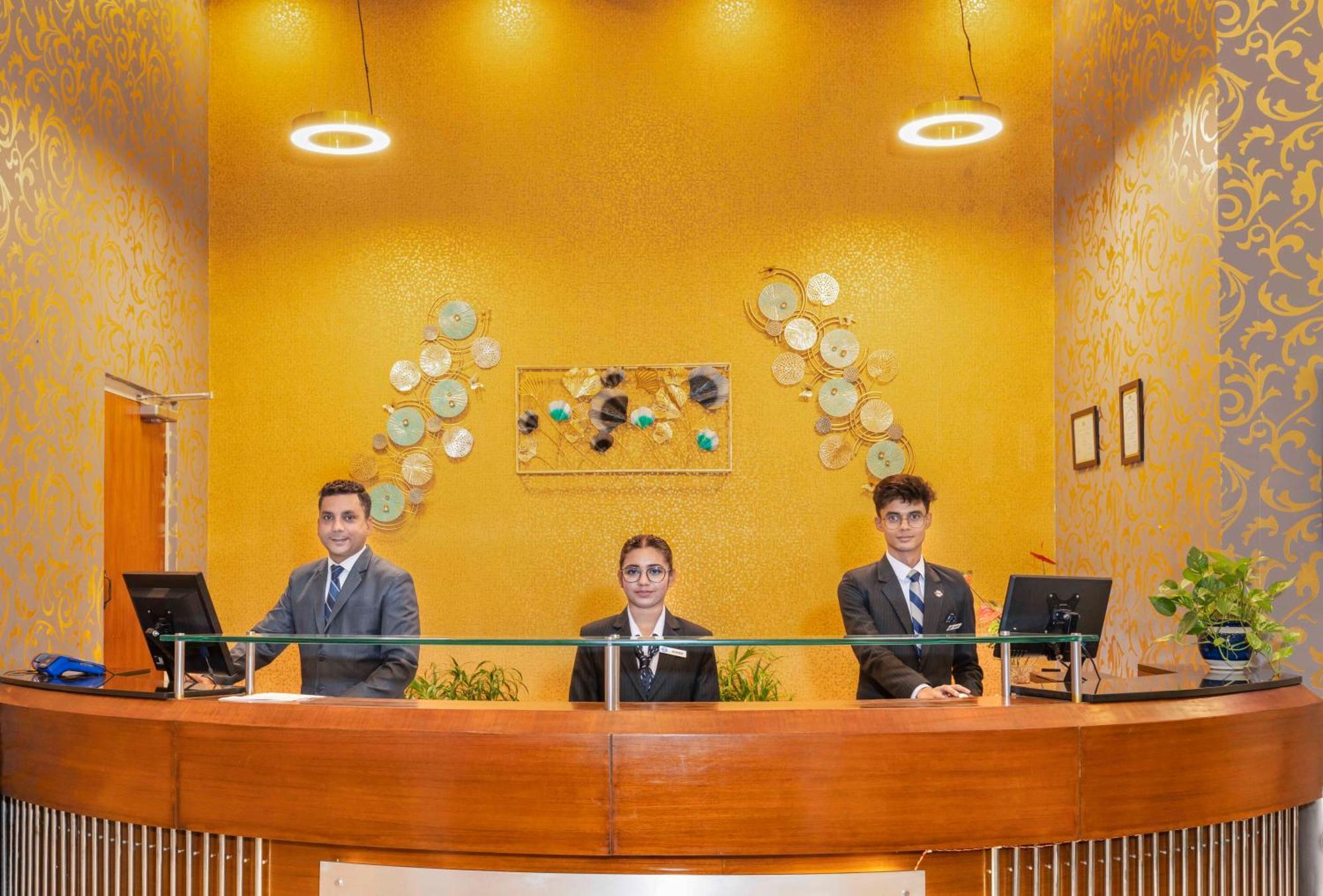 Indismart Hotel Kolkata Luaran gambar