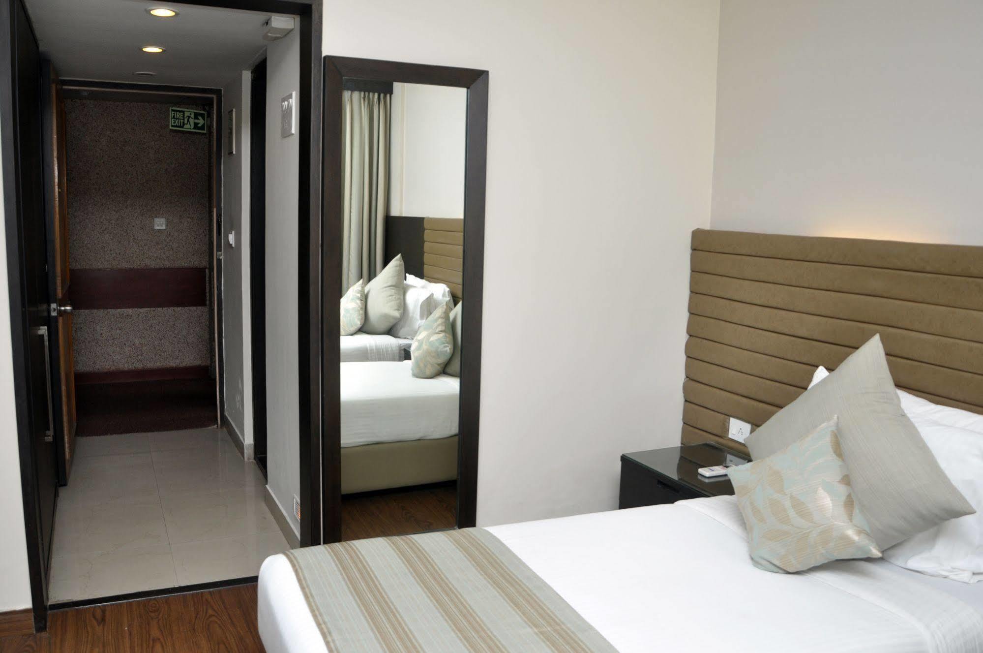 Indismart Hotel Kolkata Luaran gambar