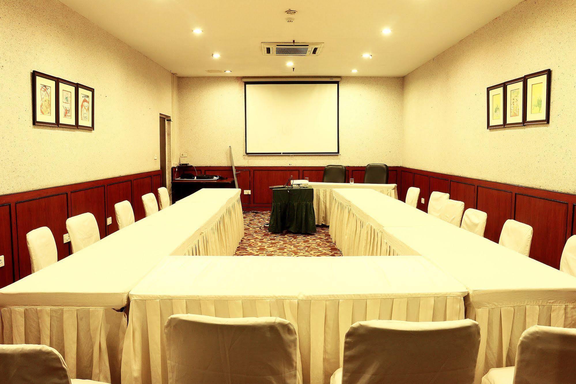 Indismart Hotel Kolkata Luaran gambar