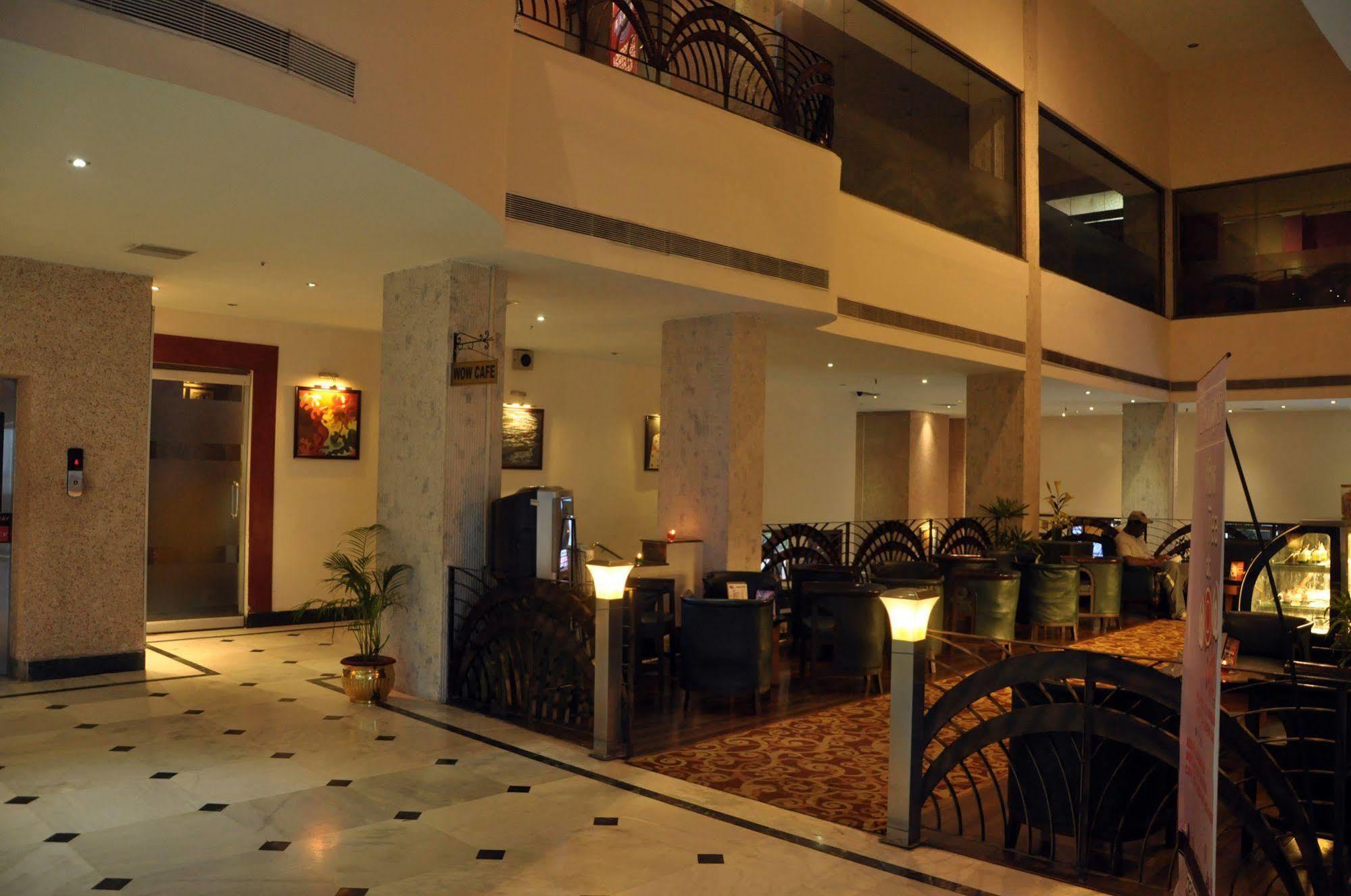 Indismart Hotel Kolkata Luaran gambar