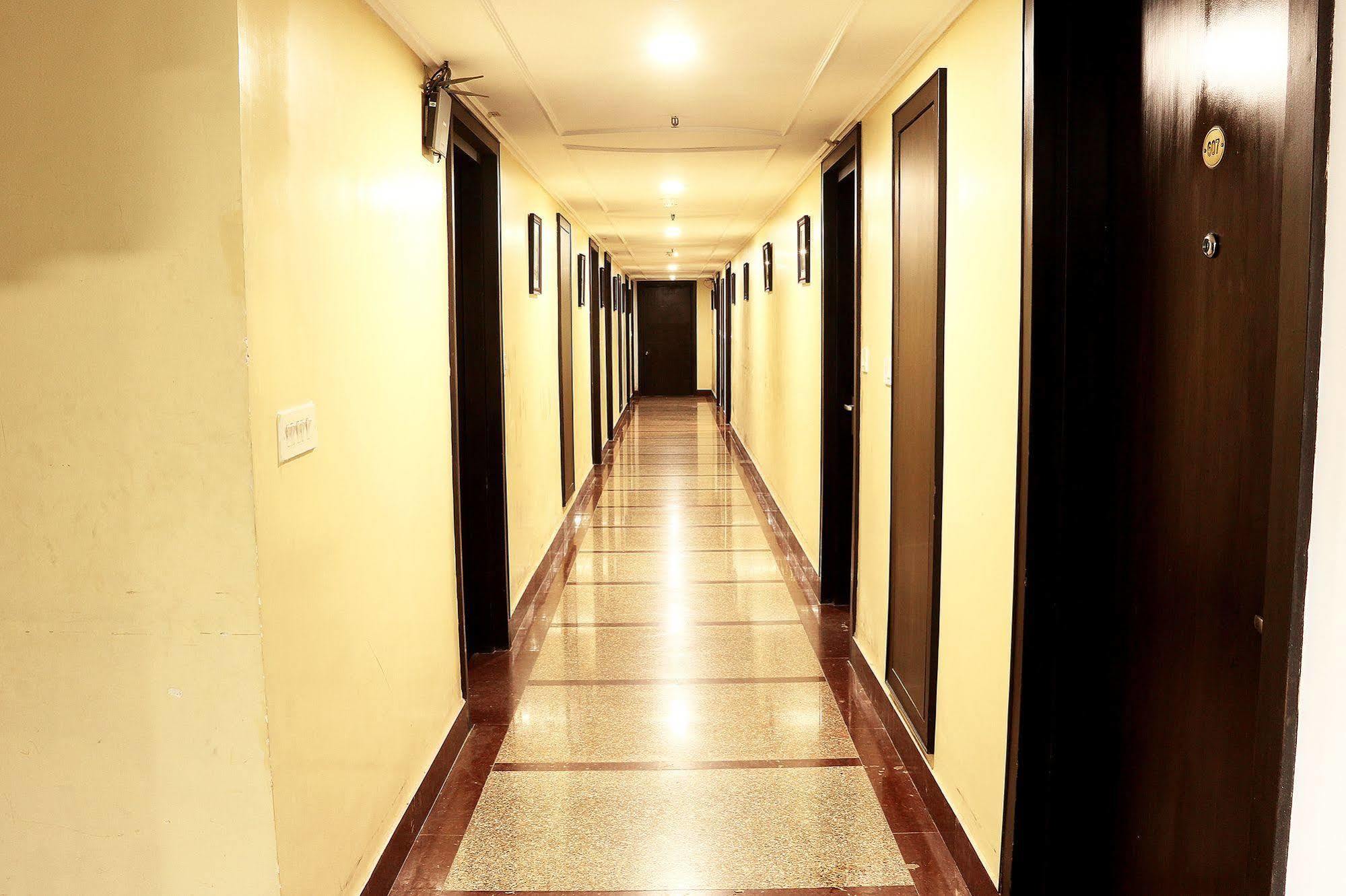 Indismart Hotel Kolkata Luaran gambar